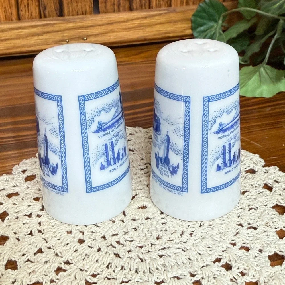 City Merchandise Salt Pepper Shakers NYC Landmarks White Blue Excellent Souvenir
